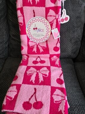 🎀Pink Bow & Cherry Checkered Feather Yarn Throw – Trendy Coquette Aesthetic🎀